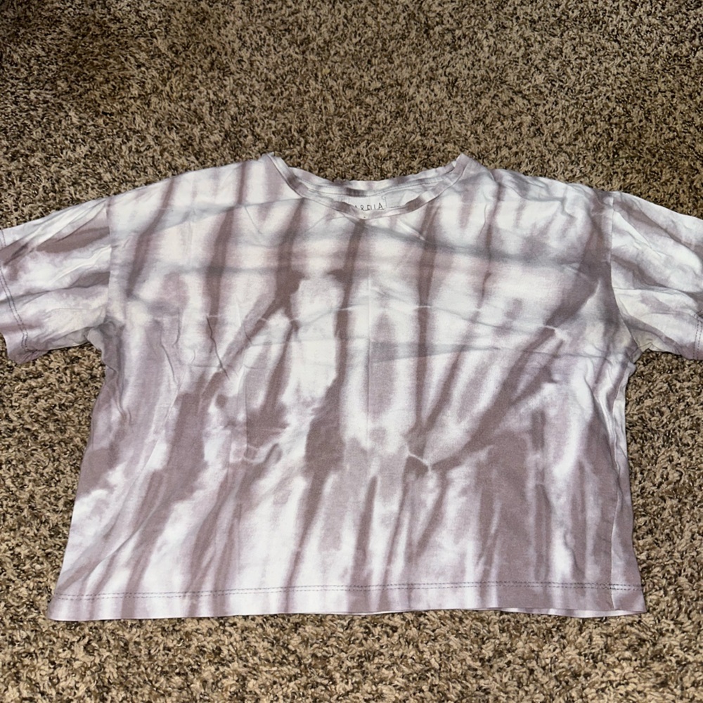 Isa and Elle Cropped T Shirt Size Medium